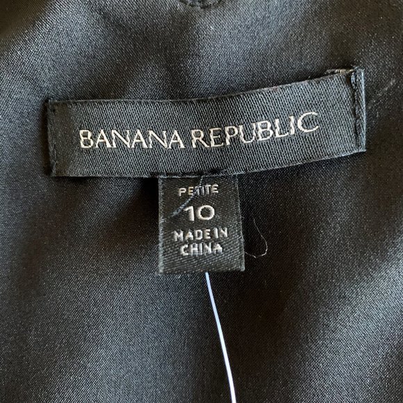 NWT Banana Republic Little Black Dress V-Neck Bodice Pleated Skirt Size10P - Picture 6 of 6